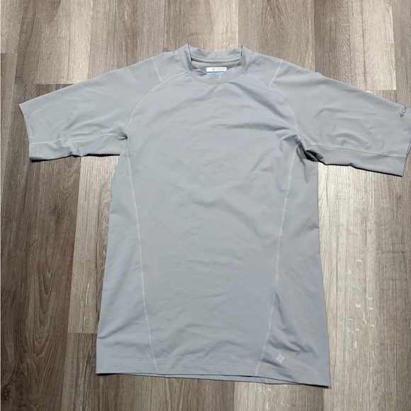 Columbia Men's Light Gray Rash Guard - Picture 1 of 5